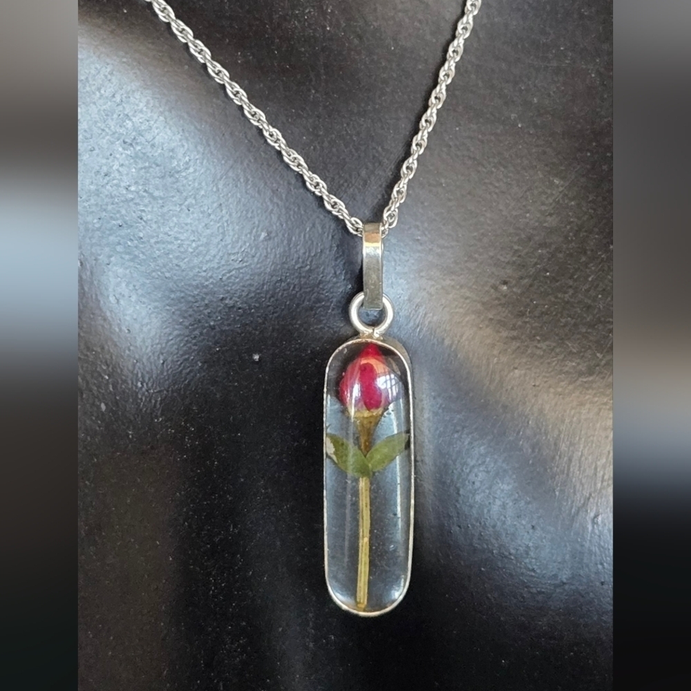 Elegant 925 Silver Necklace with Red Rose Pendant - Picture 6 of 8